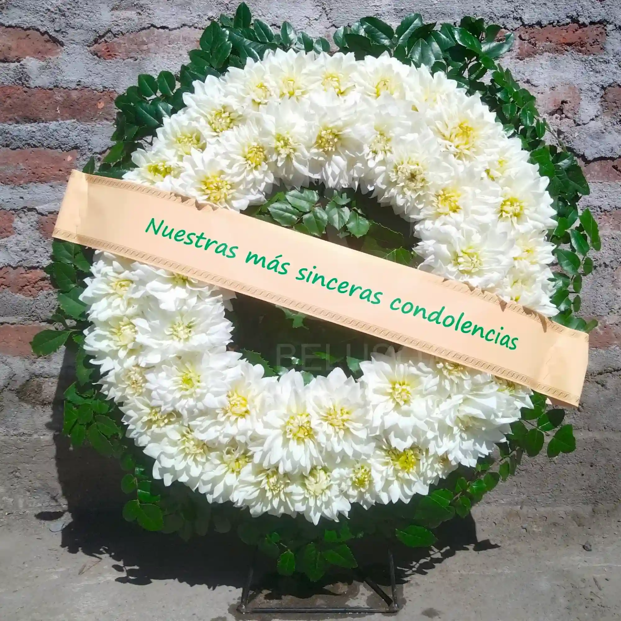 Corona blanca con cinta de condolencias 4