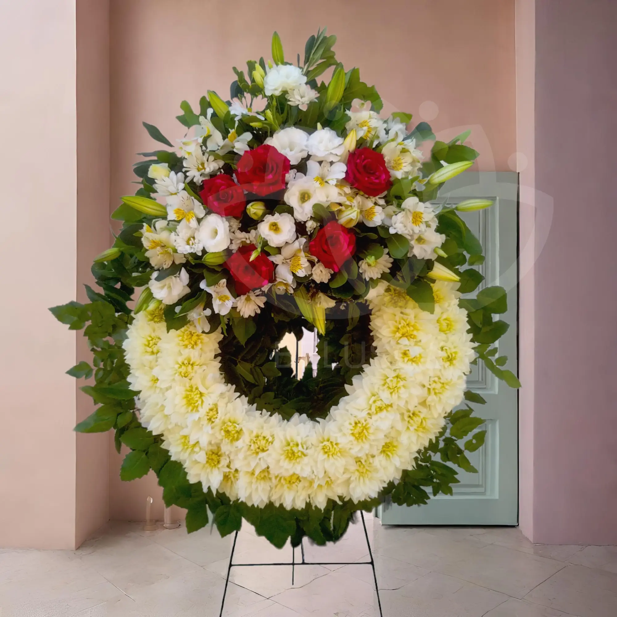 Corona blanca con moño rojo y blanco